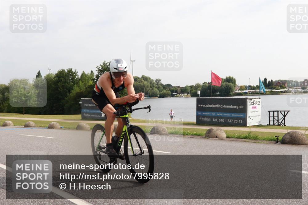 15.06.2025 - 27. Vierlanden-Triathlon H.Heesch http://msf.ph/oto/7995828 15.06.2025 09:22:00 Radfahren 11 meine-sportfotos.de
