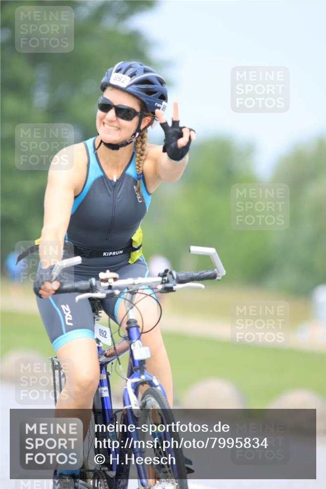 21.06.2025 - 27. Vierlanden-Triathlon H.Heesch http://msf.ph/oto/7995834 15.06.2025 12:18:33 Radfahren 781, 892 meine-sportfotos.de