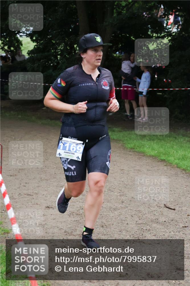 21.06.2025 - 27. Vierlanden-Triathlon Lena Gebhardt http://msf.ph/oto/7995837 15.06.2025 13:51:42 Laufen 7001, 202, 1169 meine-sportfotos.de