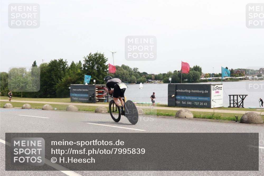 15.06.2025 - 27. Vierlanden-Triathlon H.Heesch http://msf.ph/oto/7995839 15.06.2025 11:28:28 Radfahren 753 meine-sportfotos.de