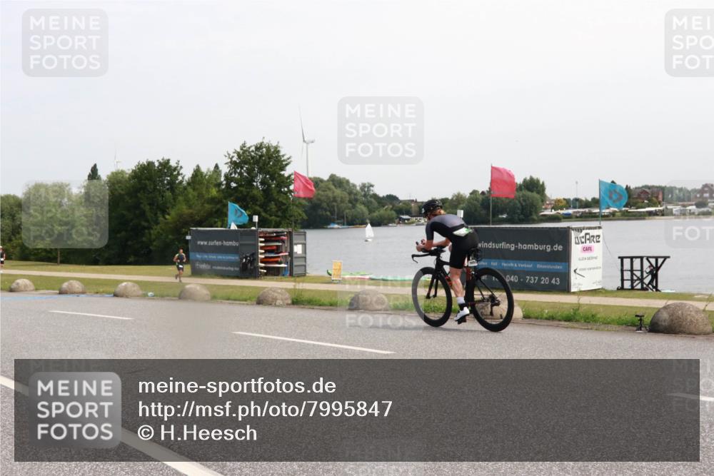 15.06.2025 - 27. Vierlanden-Triathlon H.Heesch http://msf.ph/oto/7995847 15.06.2025 11:28:35 Radfahren 753, 925 meine-sportfotos.de