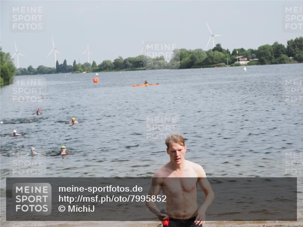21.06.2025 - 27. Vierlanden-Triathlon MichiJ http://msf.ph/oto/7995852 15.06.2026 09:57:22 Schwimmen 293, 296, 324, 343 meine-sportfotos.de
