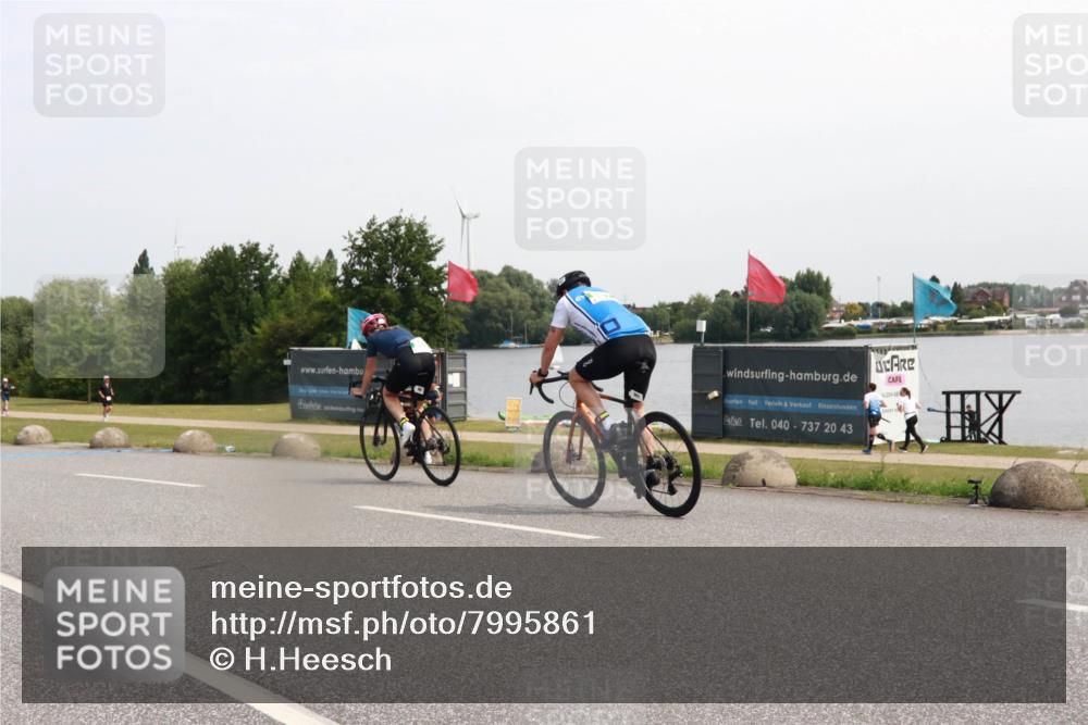 15.06.2025 - 27. Vierlanden-Triathlon H.Heesch http://msf.ph/oto/7995861 15.06.2025 11:28:37 Radfahren 925, 965 meine-sportfotos.de