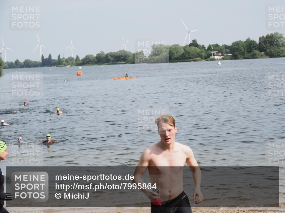 21.06.2025 - 27. Vierlanden-Triathlon MichiJ http://msf.ph/oto/7995864 15.06.2026 09:57:22 Schwimmen 293, 296, 324, 343 meine-sportfotos.de