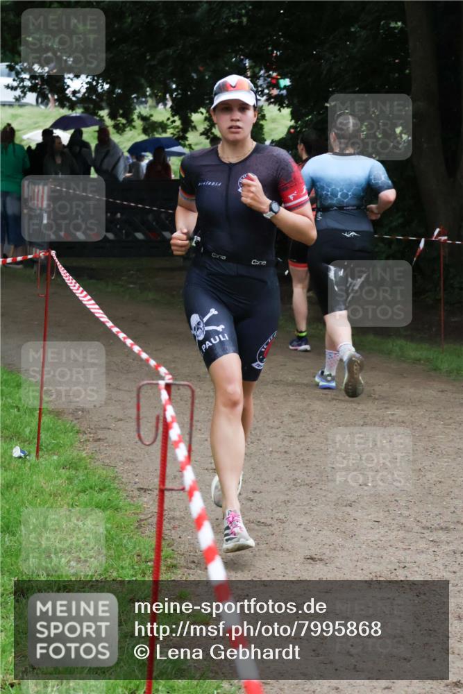 21.06.2025 - 27. Vierlanden-Triathlon Lena Gebhardt http://msf.ph/oto/7995868 15.06.2025 13:52:01 Laufen  meine-sportfotos.de