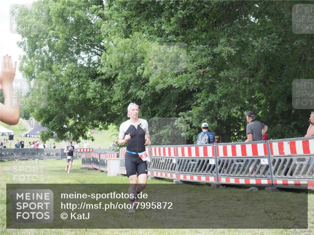 21.06.2025 - 27. Vierlanden-Triathlon KatJ http://msf.ph/oto/7995872 15.06.2025 12:48:36 Ziel  meine-sportfotos.de