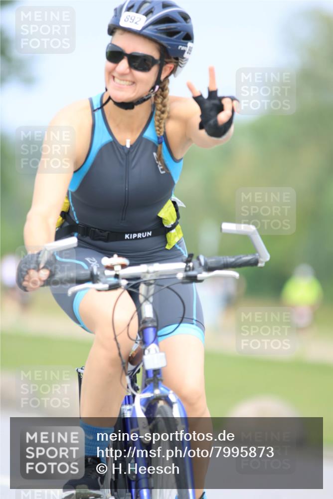 21.06.2025 - 27. Vierlanden-Triathlon H.Heesch http://msf.ph/oto/7995873 15.06.2025 12:18:33 Radfahren 781, 892 meine-sportfotos.de