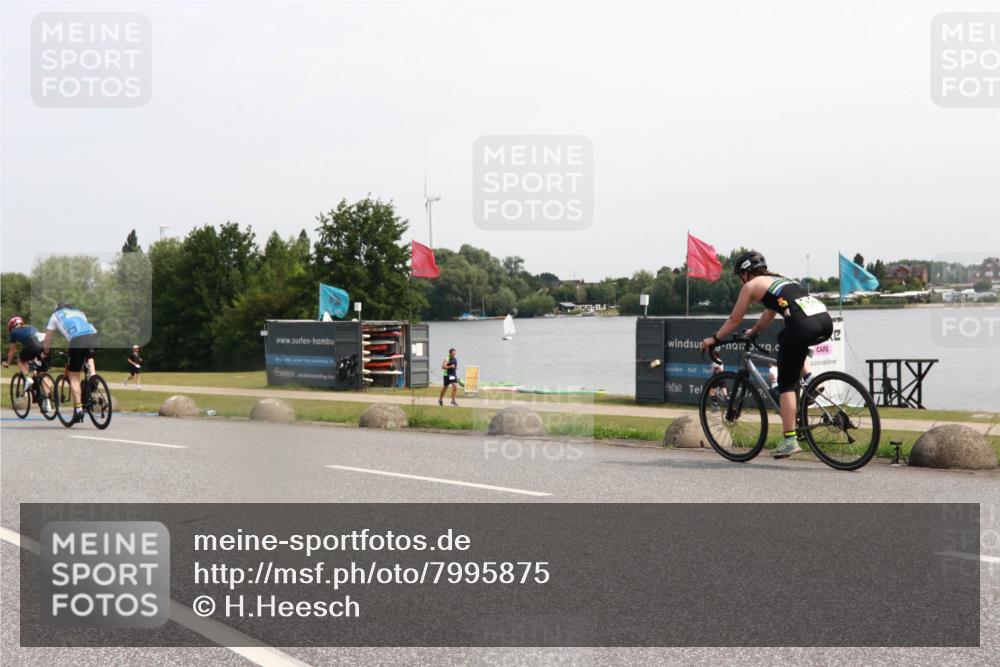 15.06.2025 - 27. Vierlanden-Triathlon H.Heesch http://msf.ph/oto/7995875 15.06.2025 11:28:38 Radfahren 925, 965, 967 meine-sportfotos.de