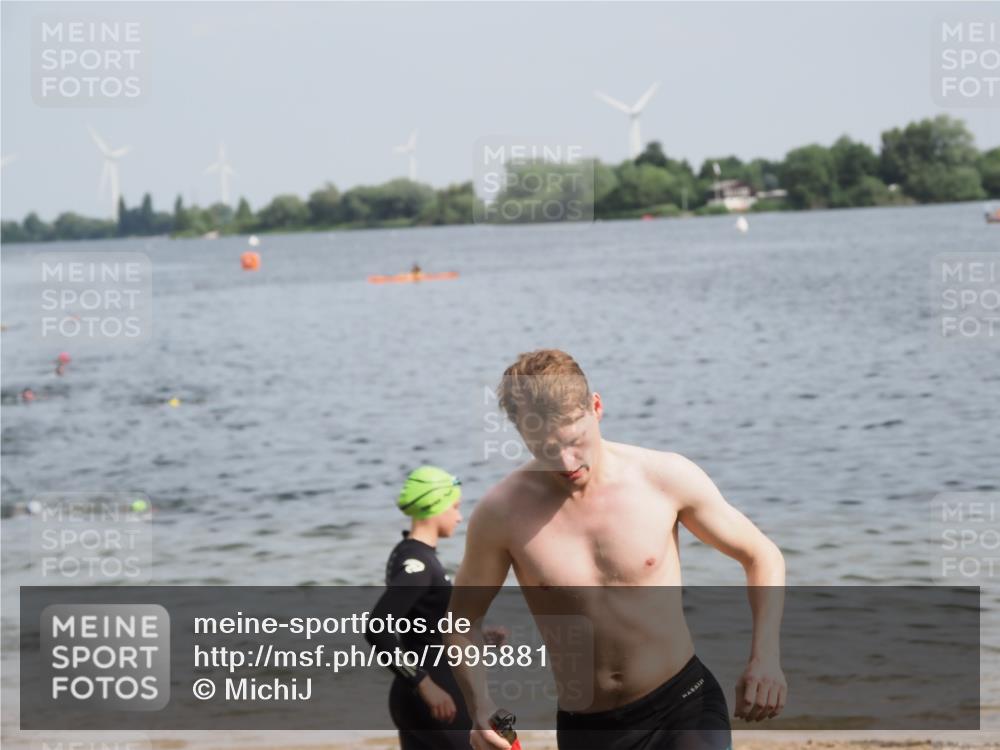 21.06.2025 - 27. Vierlanden-Triathlon MichiJ http://msf.ph/oto/7995881 15.06.2026 09:57:23 Schwimmen 293, 296, 324, 343 meine-sportfotos.de