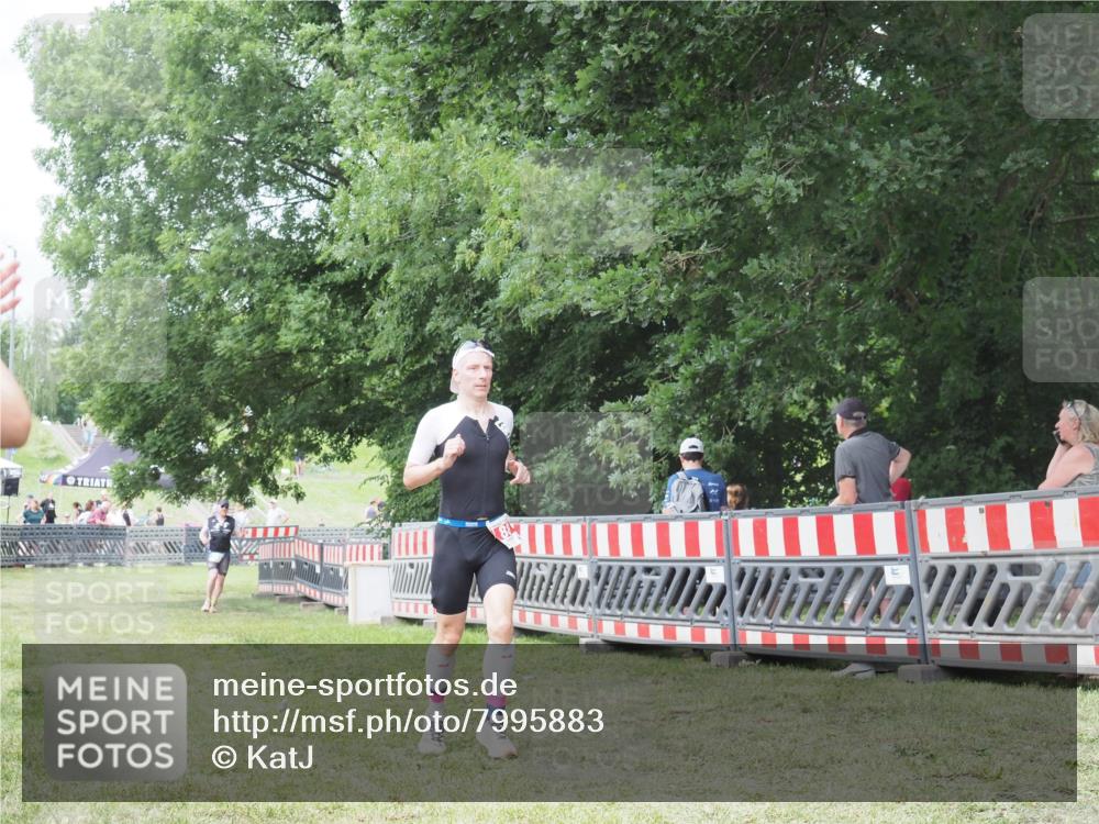 21.06.2025 - 27. Vierlanden-Triathlon KatJ http://msf.ph/oto/7995883 15.06.2025 12:48:36 Ziel  meine-sportfotos.de