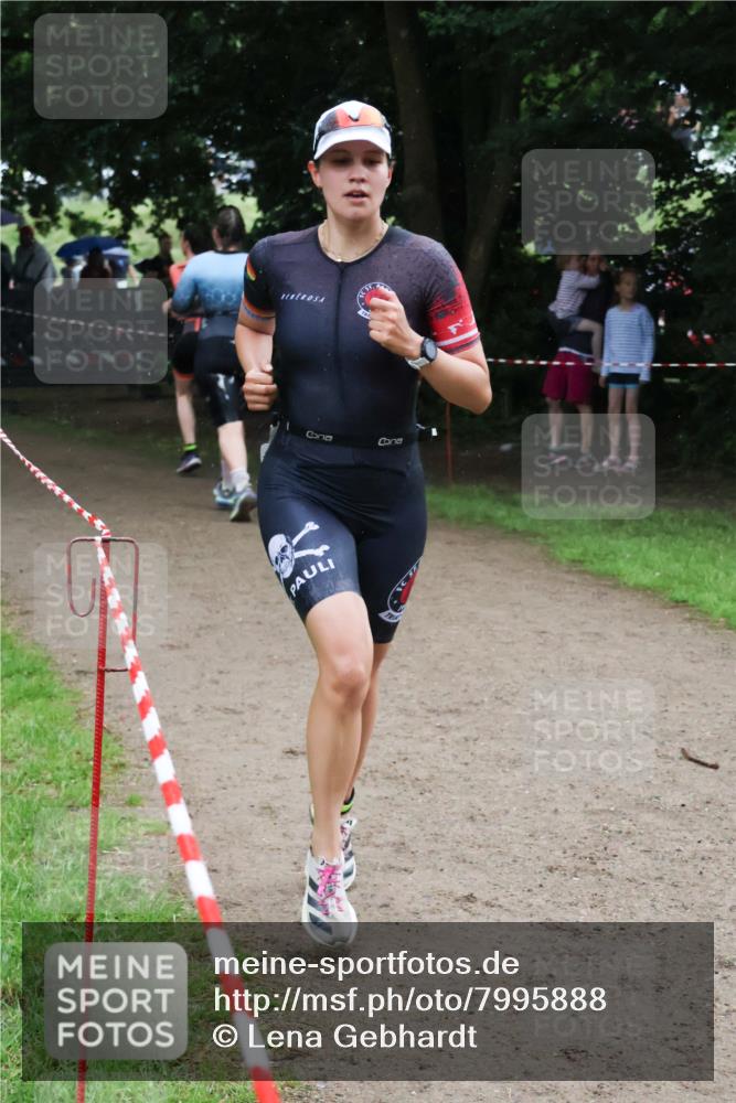 21.06.2025 - 27. Vierlanden-Triathlon Lena Gebhardt http://msf.ph/oto/7995888 15.06.2025 13:52:02 Laufen  meine-sportfotos.de