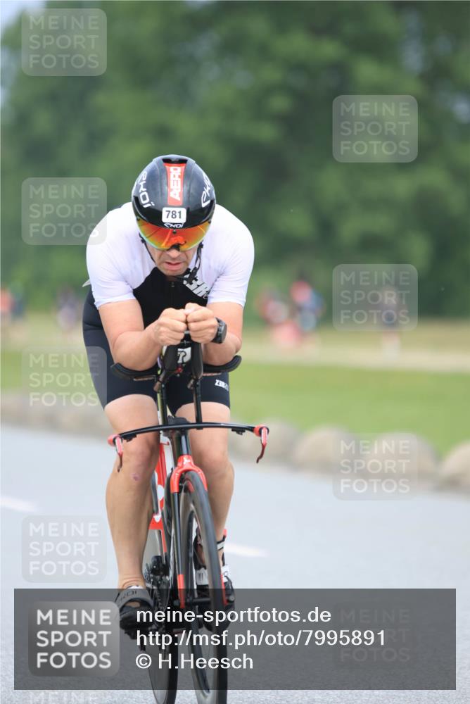 21.06.2025 - 27. Vierlanden-Triathlon H.Heesch http://msf.ph/oto/7995891 15.06.2025 12:18:36 Radfahren 781, 892 meine-sportfotos.de