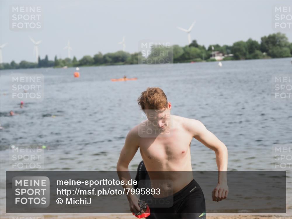 21.06.2025 - 27. Vierlanden-Triathlon MichiJ http://msf.ph/oto/7995893 15.06.2026 09:57:23 Schwimmen 293, 296, 324, 343 meine-sportfotos.de