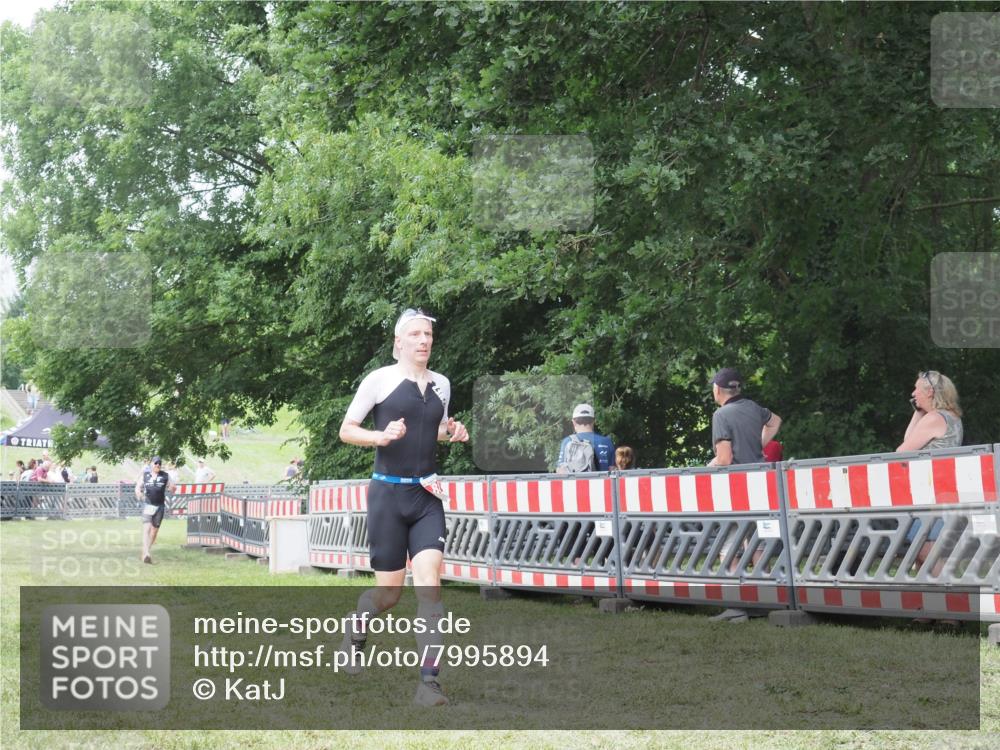 21.06.2025 - 27. Vierlanden-Triathlon KatJ http://msf.ph/oto/7995894 15.06.2025 12:48:36 Ziel  meine-sportfotos.de