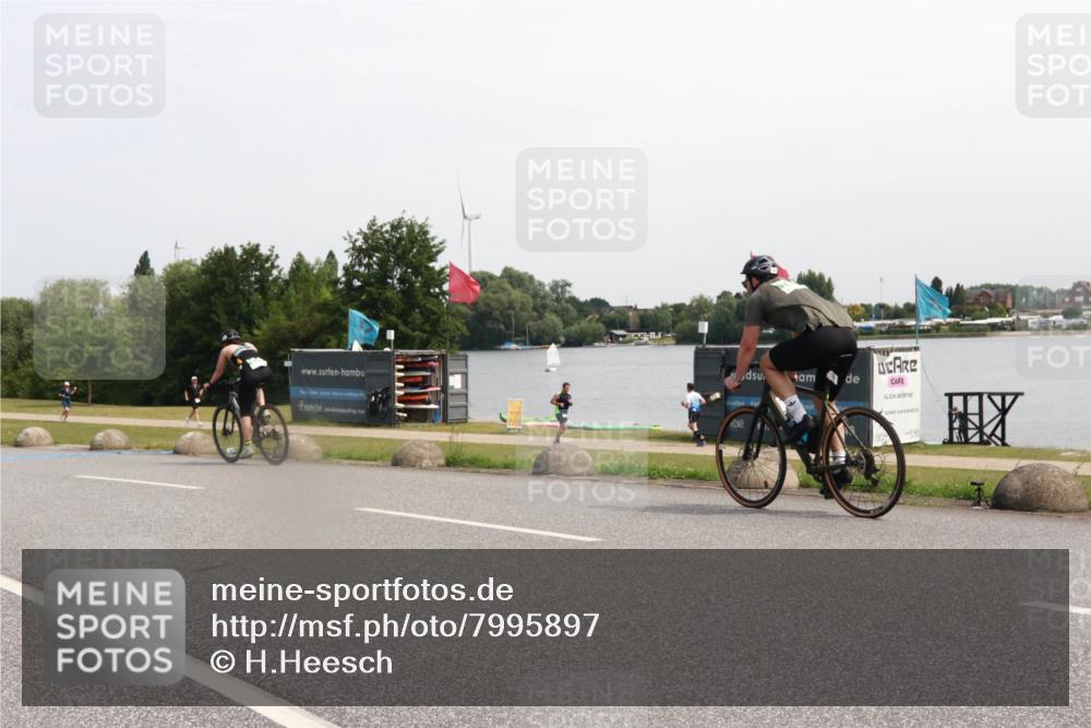 15.06.2025 - 27. Vierlanden-Triathlon H.Heesch http://msf.ph/oto/7995897 15.06.2025 11:28:40 Radfahren 742, 925, 942, 965, 967 meine-sportfotos.de