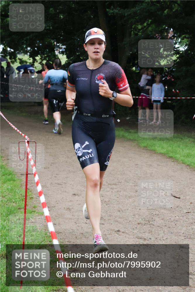 21.06.2025 - 27. Vierlanden-Triathlon Lena Gebhardt http://msf.ph/oto/7995902 15.06.2025 13:52:02 Laufen  meine-sportfotos.de