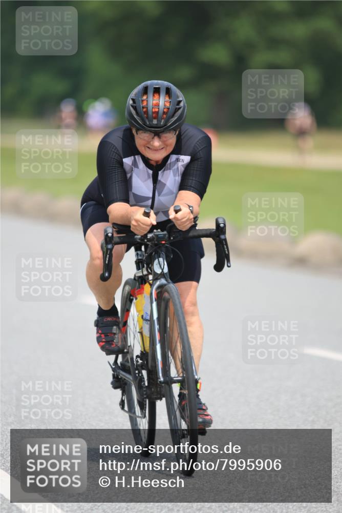 21.06.2025 - 27. Vierlanden-Triathlon H.Heesch http://msf.ph/oto/7995906 15.06.2025 12:06:18 Radfahren 639, 770, 890, 914, 919, 941 meine-sportfotos.de
