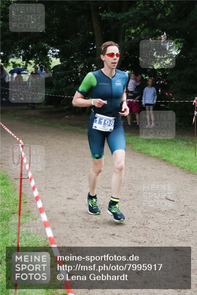 21.06.2025 - 27. Vierlanden-Triathlon Lena Gebhardt http://msf.ph/oto/7995917 15.06.2025 13:52:12 Laufen 20, 1198, 4 meine-sportfotos.de