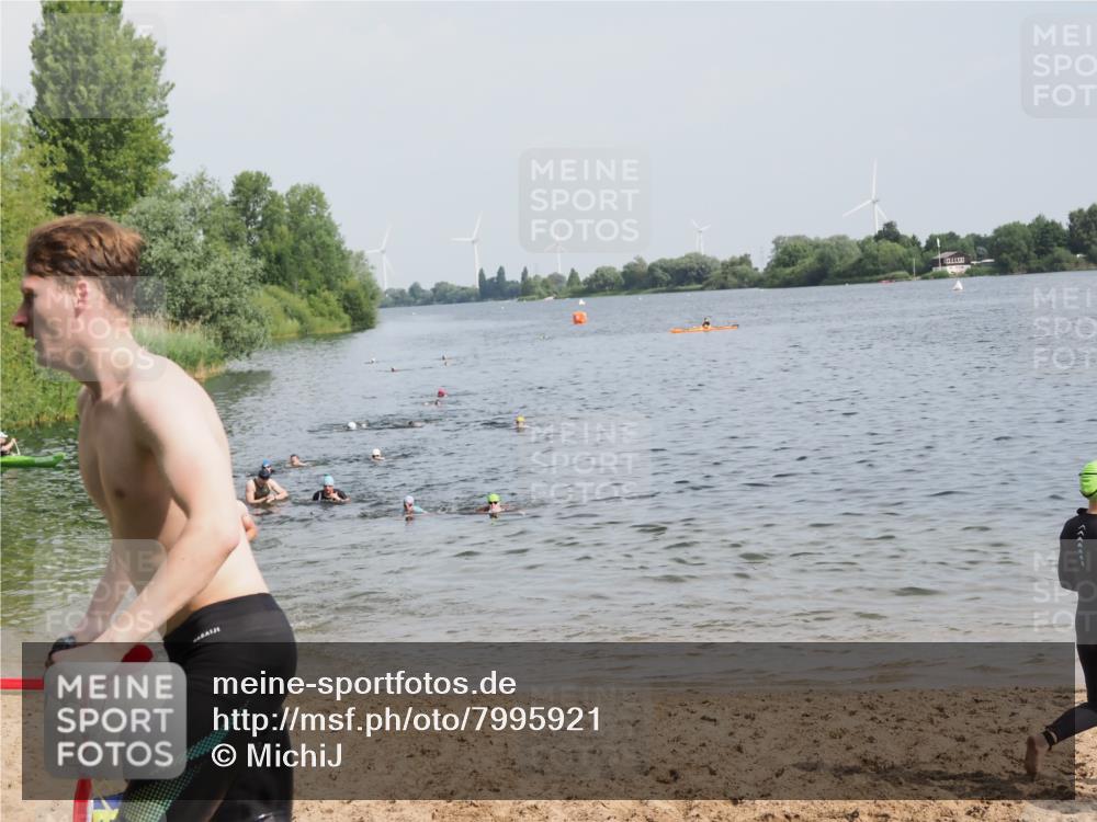 21.06.2025 - 27. Vierlanden-Triathlon MichiJ http://msf.ph/oto/7995921 15.06.2026 09:57:24 Schwimmen 293, 296, 309, 324, 343 meine-sportfotos.de