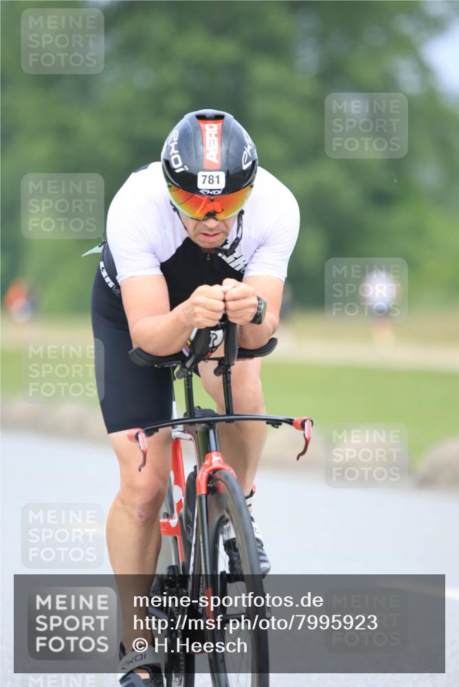 21.06.2025 - 27. Vierlanden-Triathlon H.Heesch http://msf.ph/oto/7995923 15.06.2025 12:18:36 Radfahren 781, 892 meine-sportfotos.de