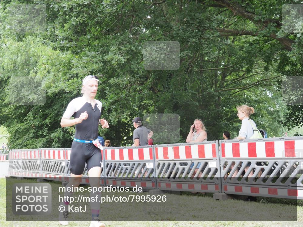 21.06.2025 - 27. Vierlanden-Triathlon KatJ http://msf.ph/oto/7995926 15.06.2025 12:48:37 Ziel  meine-sportfotos.de