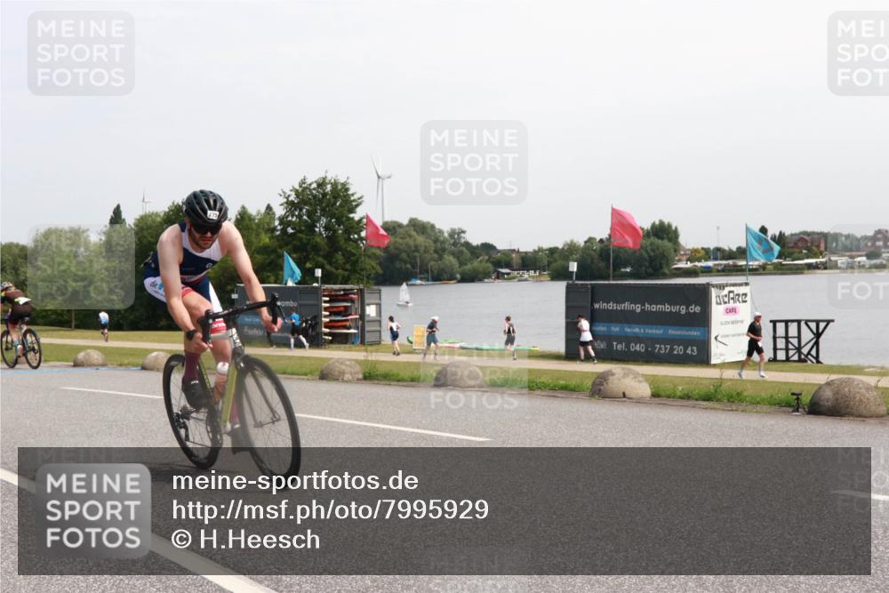 15.06.2025 - 27. Vierlanden-Triathlon H.Heesch http://msf.ph/oto/7995929 15.06.2025 11:28:49 Radfahren 72, 661, 909 meine-sportfotos.de