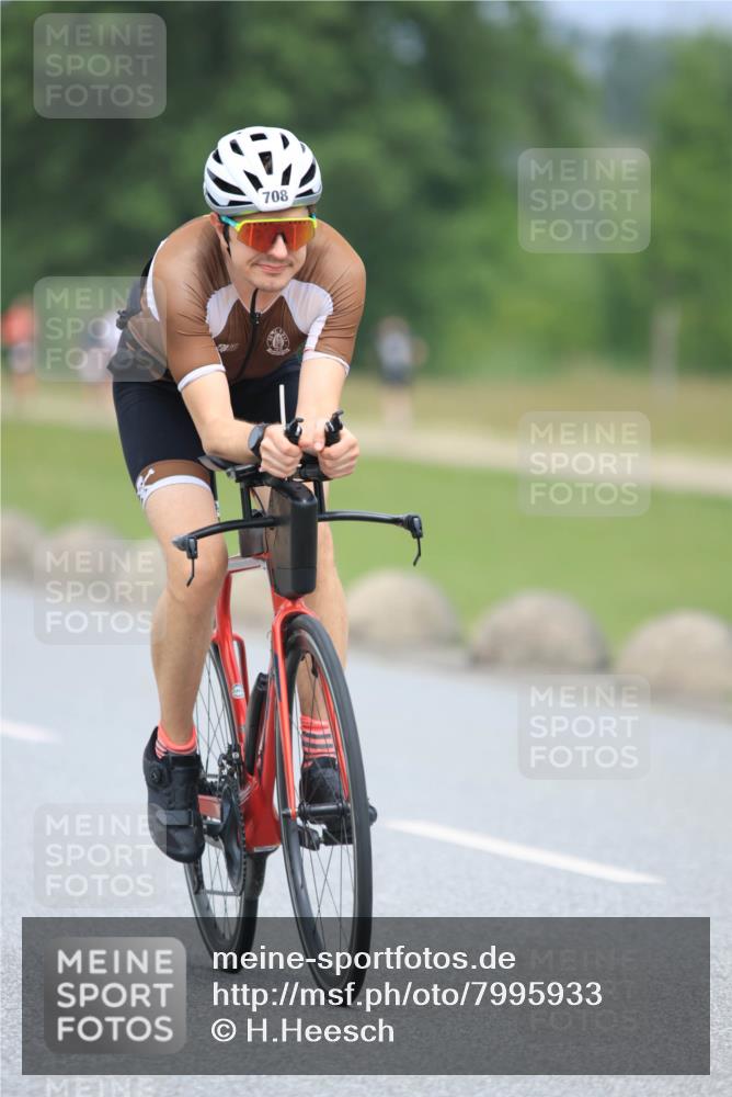 21.06.2025 - 27. Vierlanden-Triathlon H.Heesch http://msf.ph/oto/7995933 15.06.2025 12:18:48 Radfahren 708 meine-sportfotos.de