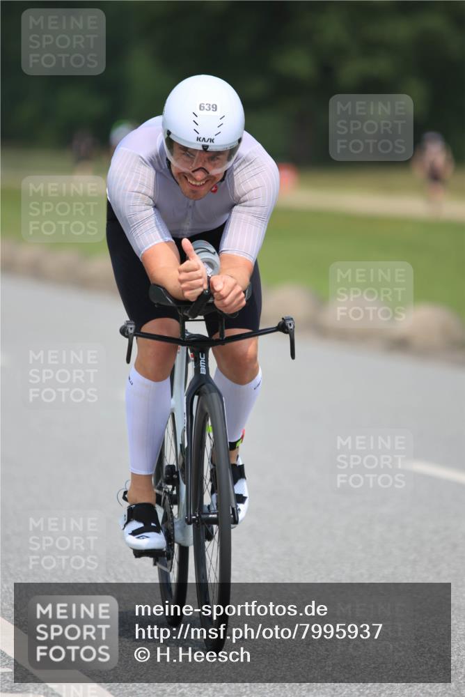 21.06.2025 - 27. Vierlanden-Triathlon H.Heesch http://msf.ph/oto/7995937 15.06.2025 12:06:20 Radfahren 639, 712, 770, 914, 919, 941 meine-sportfotos.de