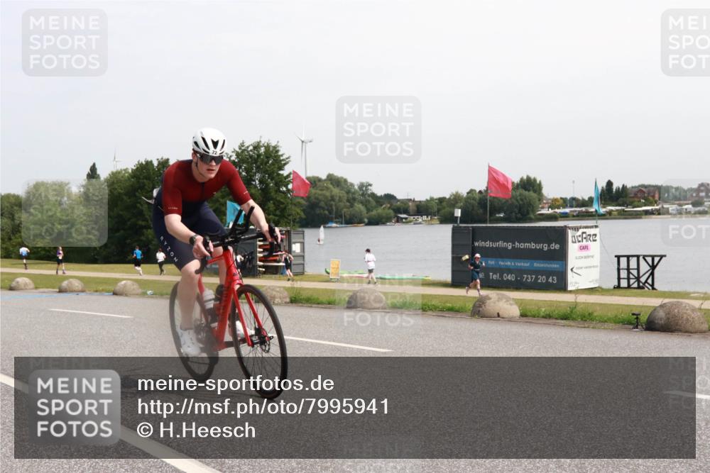 15.06.2025 - 27. Vierlanden-Triathlon H.Heesch http://msf.ph/oto/7995941 15.06.2025 11:28:52 Radfahren 72, 909 meine-sportfotos.de