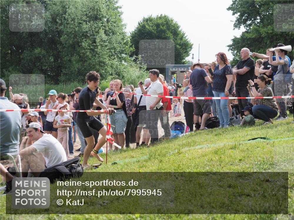 15.06.2025 - 27. Vierlanden-Triathlon KatJ http://msf.ph/oto/7995945 15.06.2025 09:55:24 Schwimmen 299, 306, 316, 327, 335, 348, 353 meine-sportfotos.de