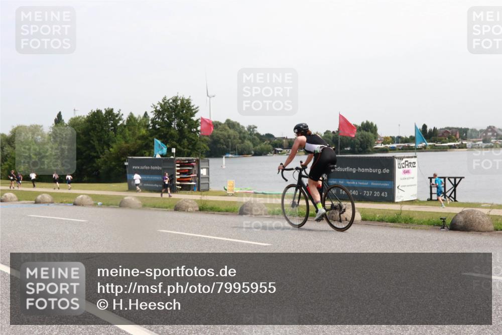 15.06.2025 - 27. Vierlanden-Triathlon H.Heesch http://msf.ph/oto/7995955 15.06.2025 11:28:58 Radfahren  meine-sportfotos.de