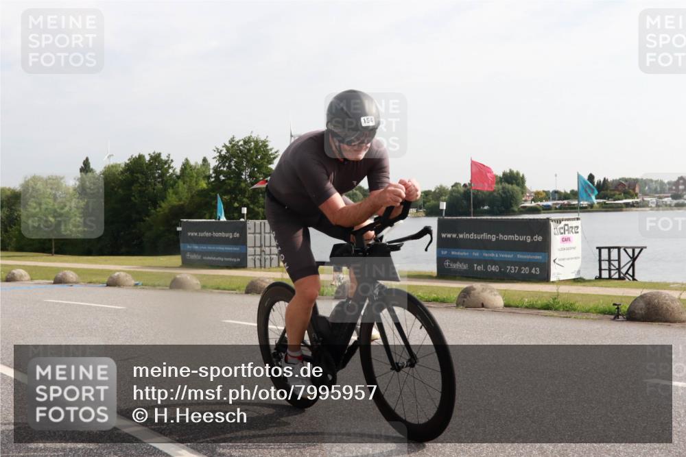 15.06.2025 - 27. Vierlanden-Triathlon H.Heesch http://msf.ph/oto/7995957 15.06.2025 09:22:25 Radfahren 154 meine-sportfotos.de