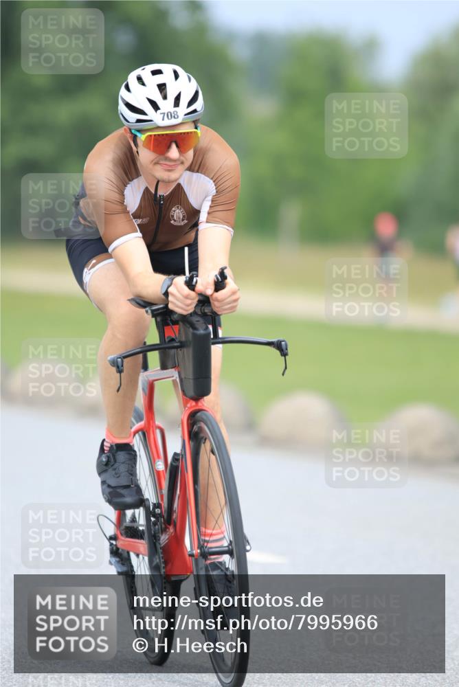 21.06.2025 - 27. Vierlanden-Triathlon H.Heesch http://msf.ph/oto/7995966 15.06.2025 12:18:48 Radfahren 708 meine-sportfotos.de