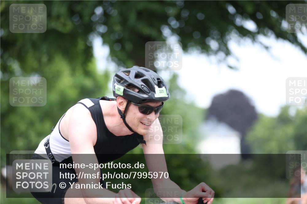 15.06.2025 - 7 Türme Triathlon Yannick Fuchs http://msf.ph/oto/7995970 15.06.2025 13:11:11 Radfahren 607, 757, 947, 984 meine-sportfotos.de
