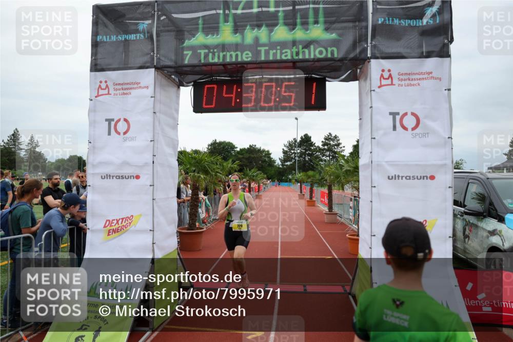 15.06.2025 - 7 Türme Triathlon Michael Strokosch http://msf.ph/oto/7995971 15.06.2025 14:30:51 Ziel 729, 965 meine-sportfotos.de
