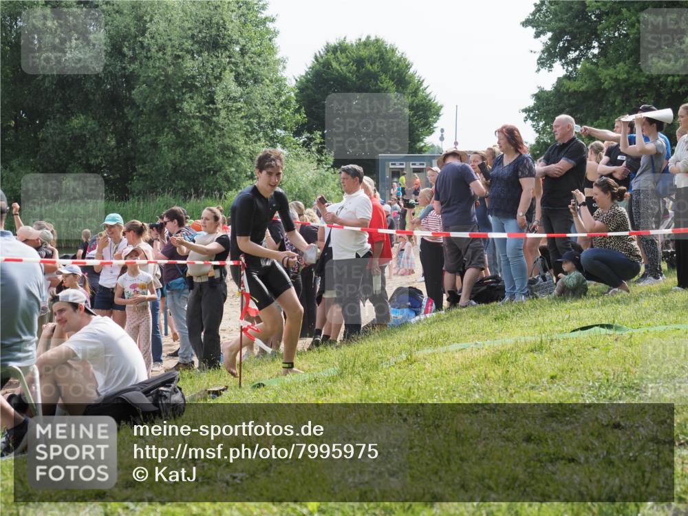 15.06.2025 - 27. Vierlanden-Triathlon KatJ http://msf.ph/oto/7995975 15.06.2025 09:55:25 Schwimmen 299, 306, 316, 327, 335, 348, 353 meine-sportfotos.de