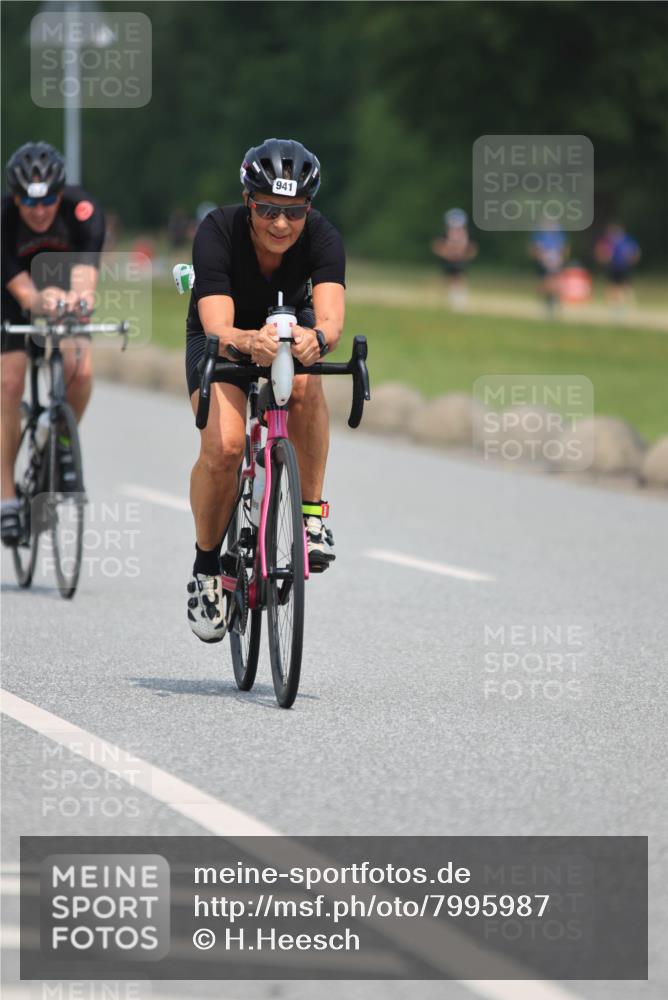21.06.2025 - 27. Vierlanden-Triathlon H.Heesch http://msf.ph/oto/7995987 15.06.2025 12:06:26 Radfahren 712, 919, 930, 941 meine-sportfotos.de