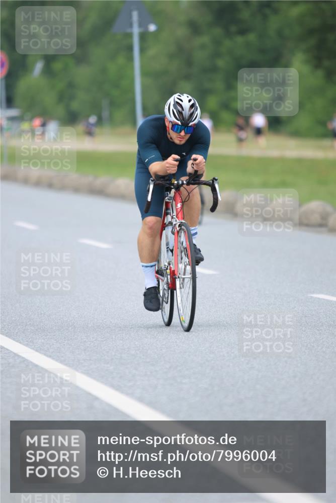 21.06.2025 - 27. Vierlanden-Triathlon H.Heesch http://msf.ph/oto/7996004 15.06.2025 12:19:02 Radfahren 636, 694, 773, 973 meine-sportfotos.de