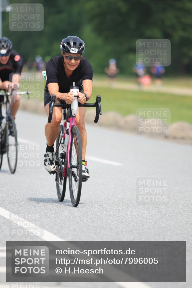 21.06.2025 - 27. Vierlanden-Triathlon H.Heesch http://msf.ph/oto/7996005 15.06.2025 12:06:26 Radfahren 712, 919, 930, 941 meine-sportfotos.de