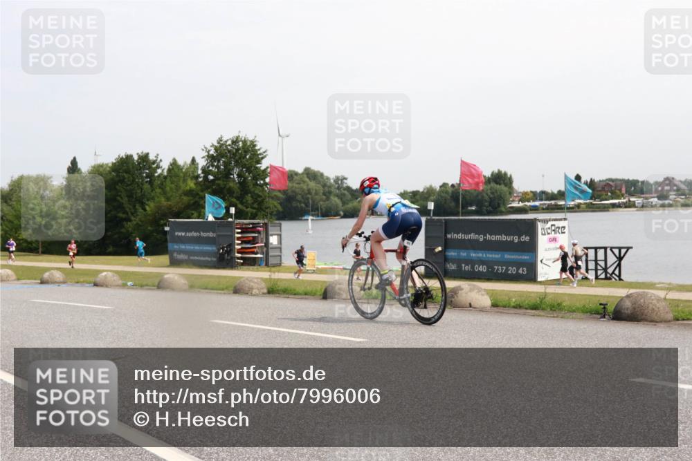 15.06.2025 - 27. Vierlanden-Triathlon H.Heesch http://msf.ph/oto/7996006 15.06.2025 11:29:08 Radfahren 849, 976 meine-sportfotos.de