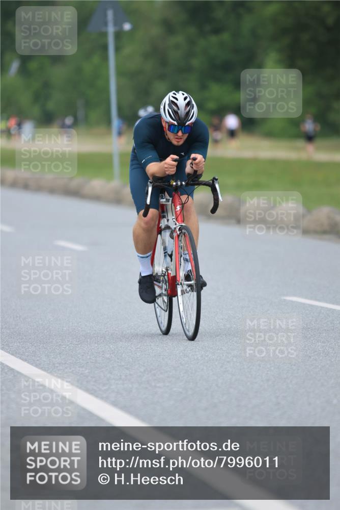 21.06.2025 - 27. Vierlanden-Triathlon H.Heesch http://msf.ph/oto/7996011 15.06.2025 12:19:03 Radfahren 636, 694, 773, 973 meine-sportfotos.de