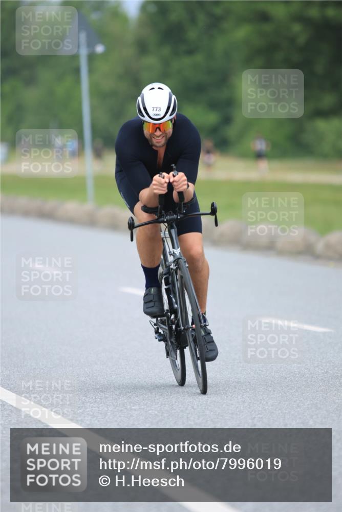 21.06.2025 - 27. Vierlanden-Triathlon H.Heesch http://msf.ph/oto/7996019 15.06.2025 12:19:05 Radfahren 636, 694, 773, 973 meine-sportfotos.de