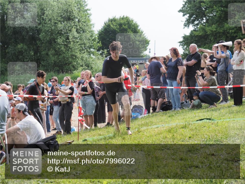 15.06.2025 - 27. Vierlanden-Triathlon KatJ http://msf.ph/oto/7996022 15.06.2025 09:55:25 Schwimmen 299, 306, 316, 327, 335, 348, 353 meine-sportfotos.de