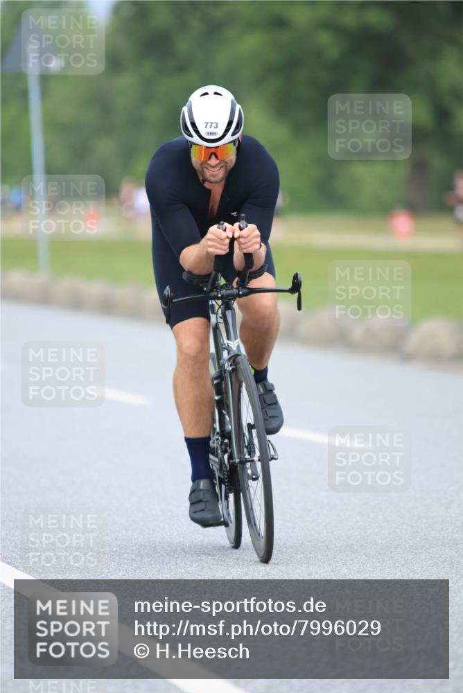 21.06.2025 - 27. Vierlanden-Triathlon H.Heesch http://msf.ph/oto/7996029 15.06.2025 12:19:05 Radfahren 636, 694, 773, 973 meine-sportfotos.de