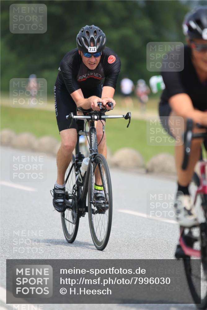 21.06.2025 - 27. Vierlanden-Triathlon H.Heesch http://msf.ph/oto/7996030 15.06.2025 12:06:28 Radfahren 712, 930, 941 meine-sportfotos.de