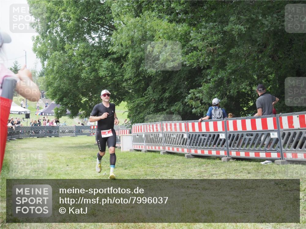 21.06.2025 - 27. Vierlanden-Triathlon KatJ http://msf.ph/oto/7996037 15.06.2025 12:49:01 Ziel 4 meine-sportfotos.de