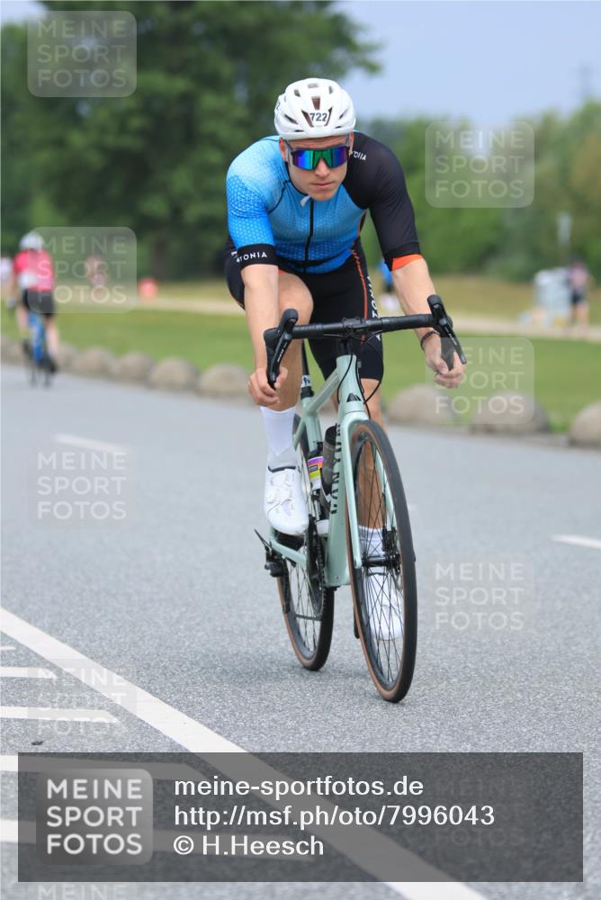 21.06.2025 - 27. Vierlanden-Triathlon H.Heesch http://msf.ph/oto/7996043 15.06.2025 12:19:15 Radfahren 722 meine-sportfotos.de