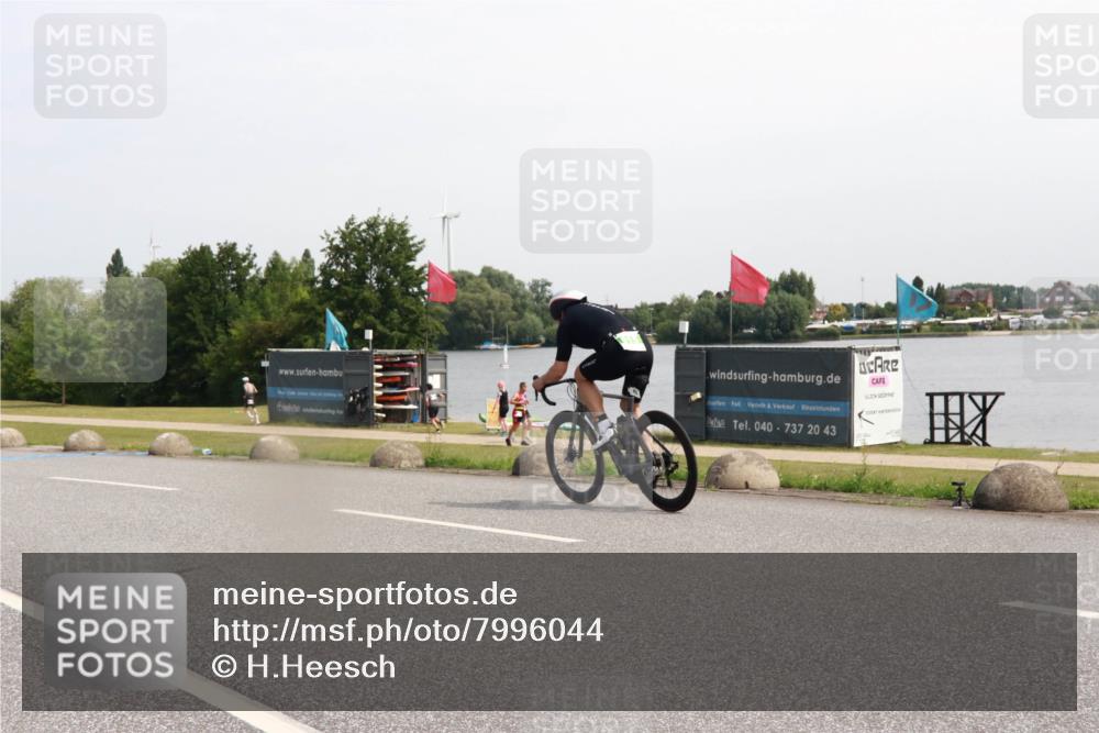 15.06.2025 - 27. Vierlanden-Triathlon H.Heesch http://msf.ph/oto/7996044 15.06.2025 11:29:16 Radfahren 247, 638, 901, 915 meine-sportfotos.de