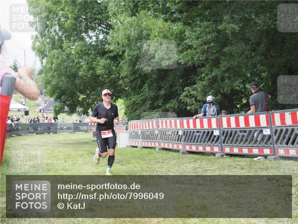 21.06.2025 - 27. Vierlanden-Triathlon KatJ http://msf.ph/oto/7996049 15.06.2025 12:49:01 Ziel 4 meine-sportfotos.de