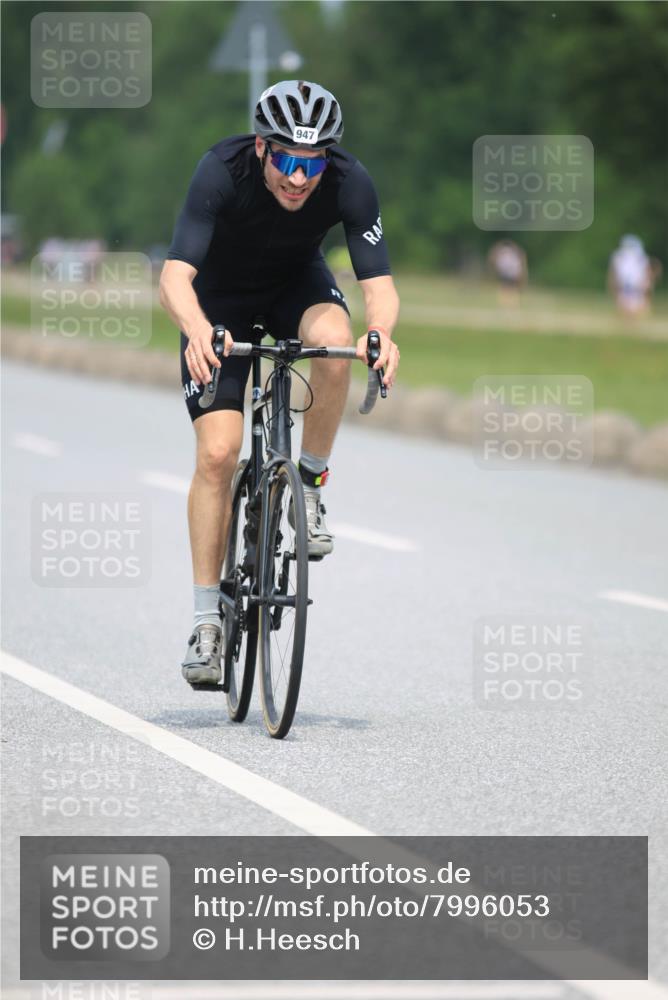 21.06.2025 - 27. Vierlanden-Triathlon H.Heesch http://msf.ph/oto/7996053 15.06.2025 12:19:29 Radfahren 637, 646, 647, 947 meine-sportfotos.de